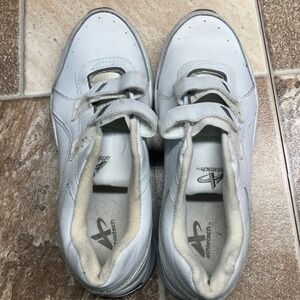 Athletech Womens White Walking Shoes Hook and Loop Straps Wide Width 8.5W